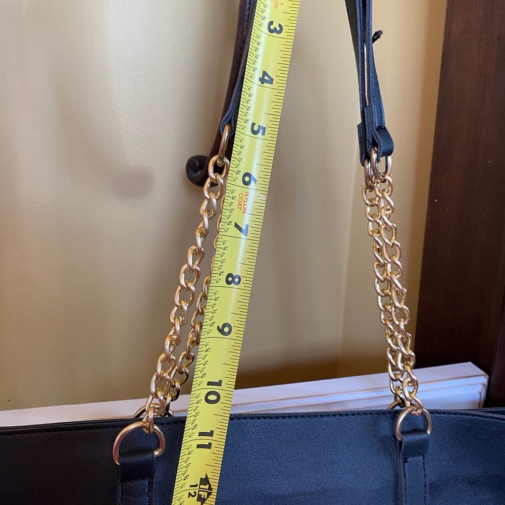 Betty Boop Black and Red Tote with Gold Tone Chain - Picture 15 of 16